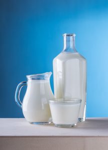 lait-chaud-blanchir-tissu-methode