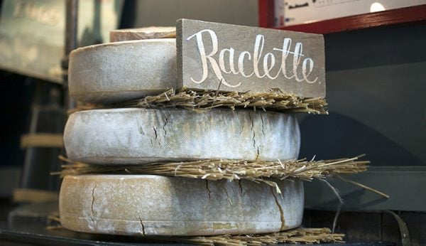 Quelle quantité de fromage à raclette prévoir par personne