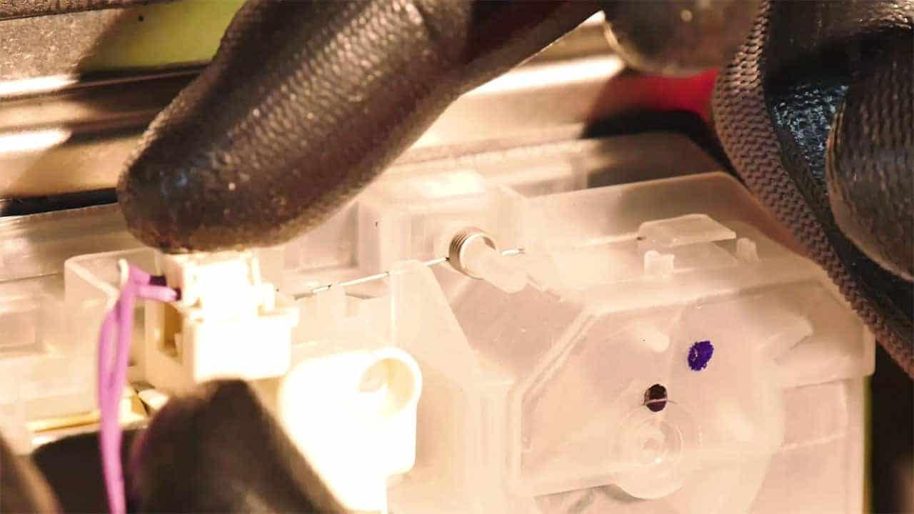 Reconnecter les câbles sur la boîte à produit