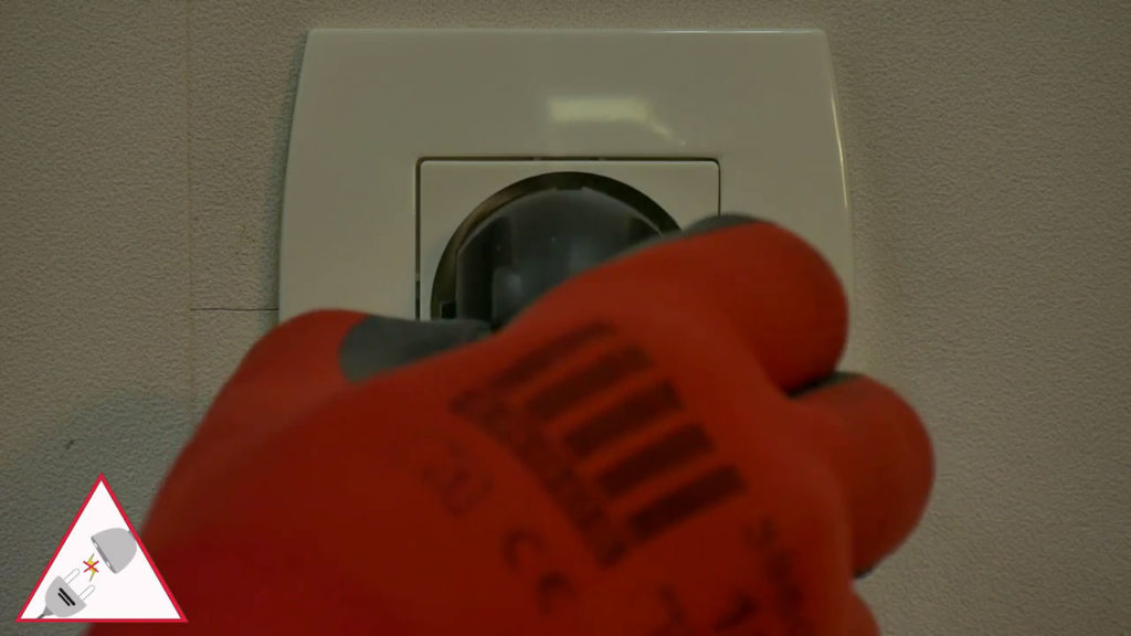 Rebrancher électriquement la hotte pour tester le courant