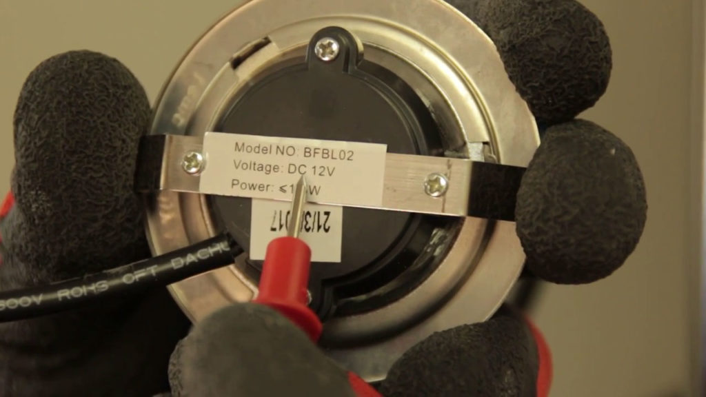 Voltage de l'ampoule doit être d'environ 12V