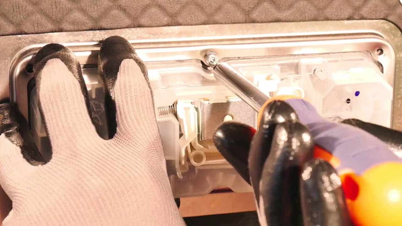 Visser la nouvelle boîte à produit