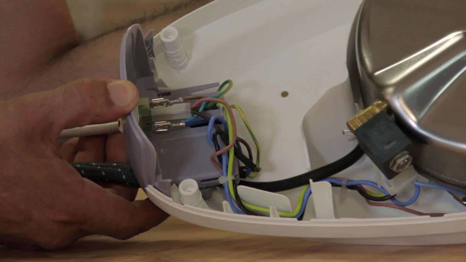 Remettre les fils dans en position dans la centrale vapeur