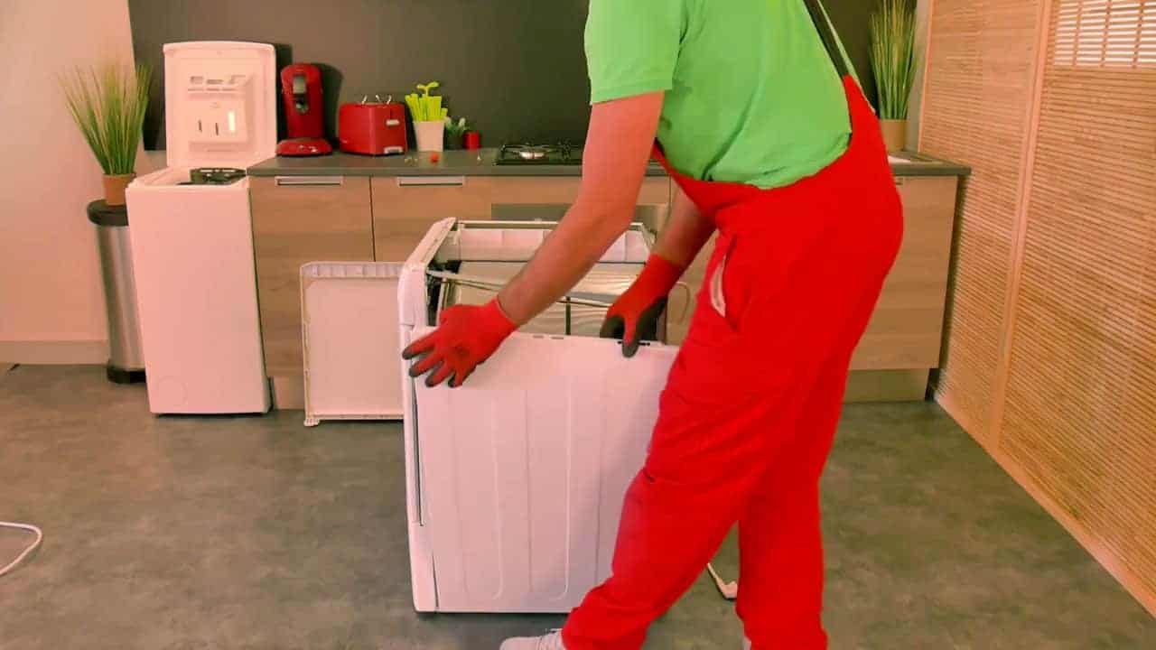 Enlever panneau latéral du sèche-linge