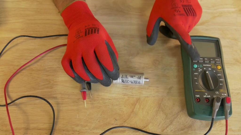 tester le condensateur à l'aide d'un multimètre