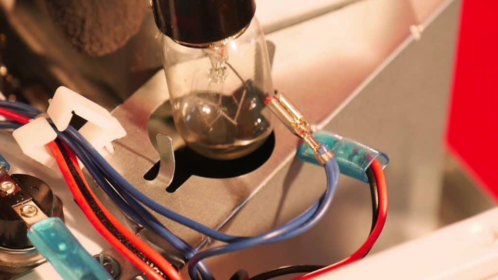 Brancher Four Et Micro Onde Sur Meme Prise Comment changer l'ampoule d'un micro-ondes