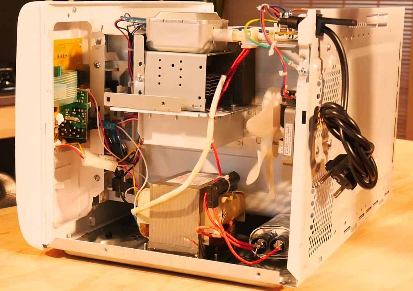 Comment Decharger Un Condensateur De Micro Ondes Comment remplacer le condensateur et la diode de son micro-ondes ? - L