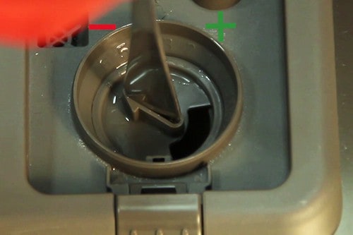 utiliser-manche-fourchette-reglage-liquide-rincage-lave-vaisselle