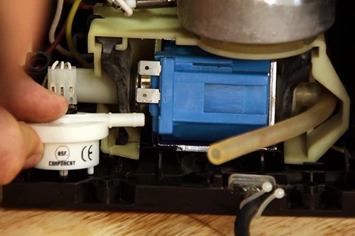 remettre-en-place-debitmetre-machine-expresso-krups