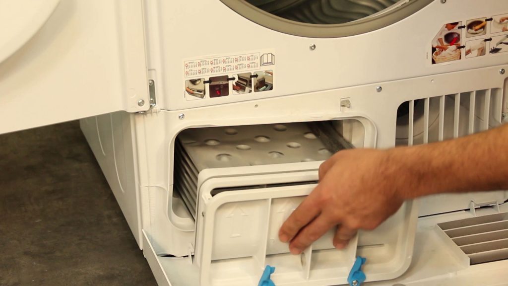 retirer le condenseur de son emplacement