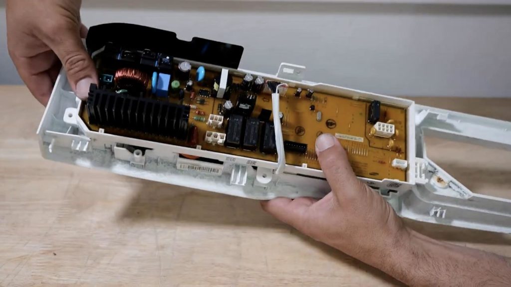 Positionnez le nouveau module dans son emplacement