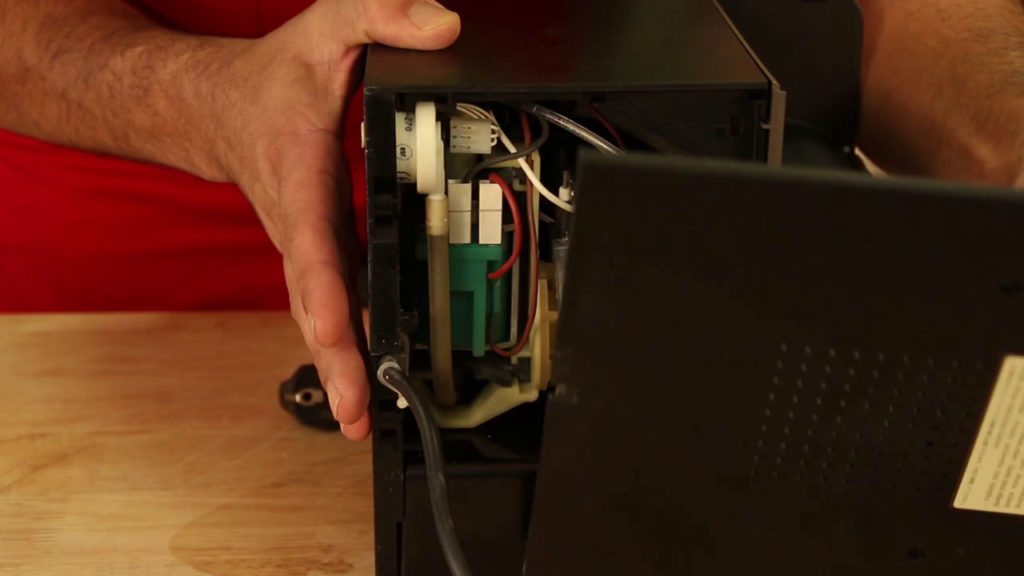 Enlever le cache dessous la machine
