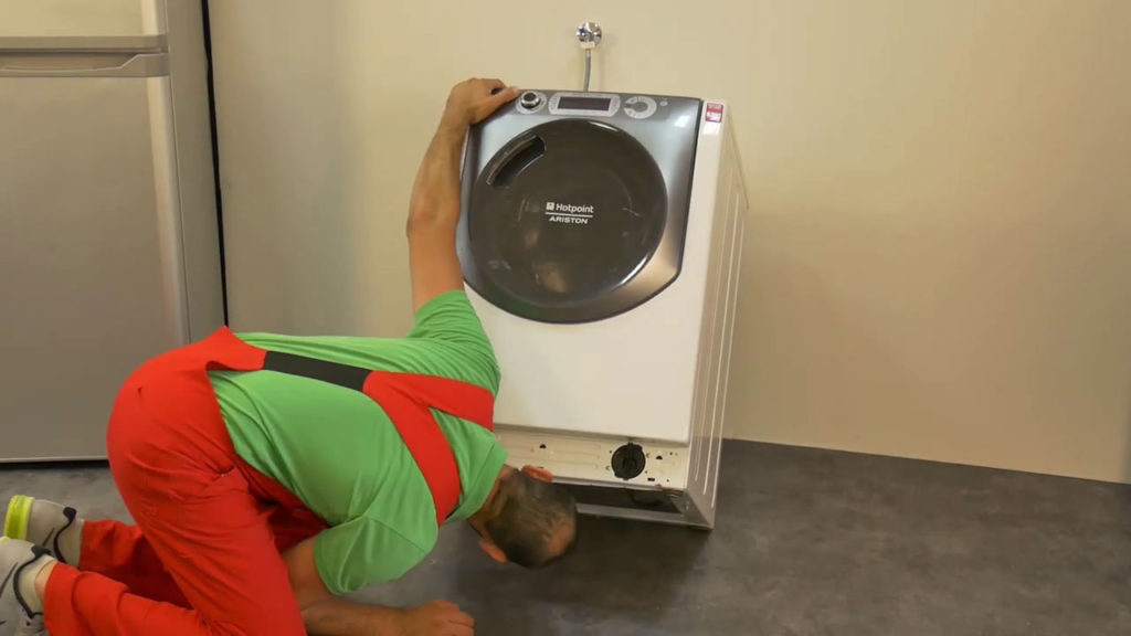 Basculer la machine à laver en arrière