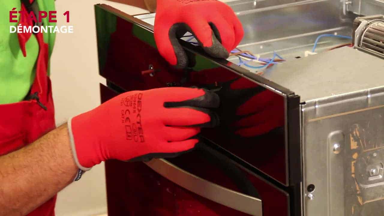 Enlever les boutons sur la façade de votre four