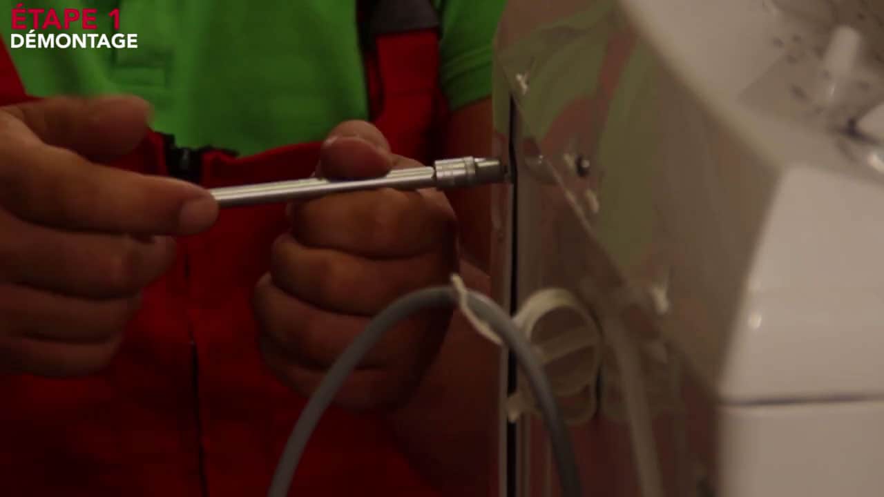Enlever le panneau latéral