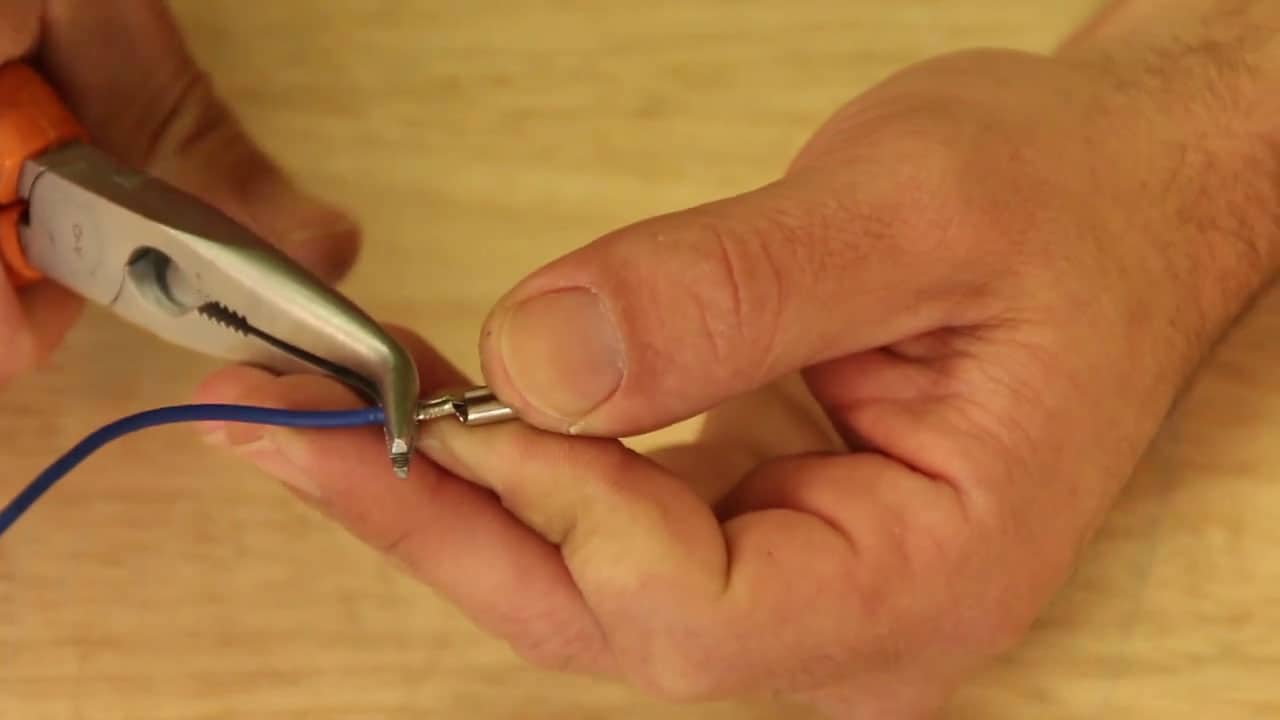 Finir avec la pince à bec
