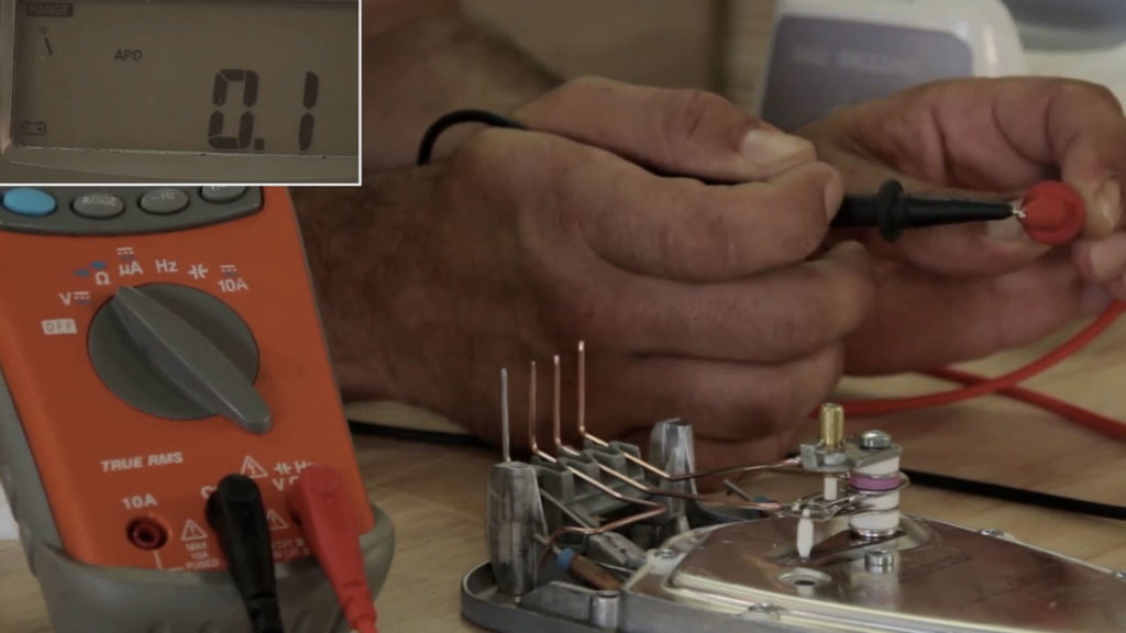 Positionnez le multimètre en mode ohmmètre et testez vos pointes