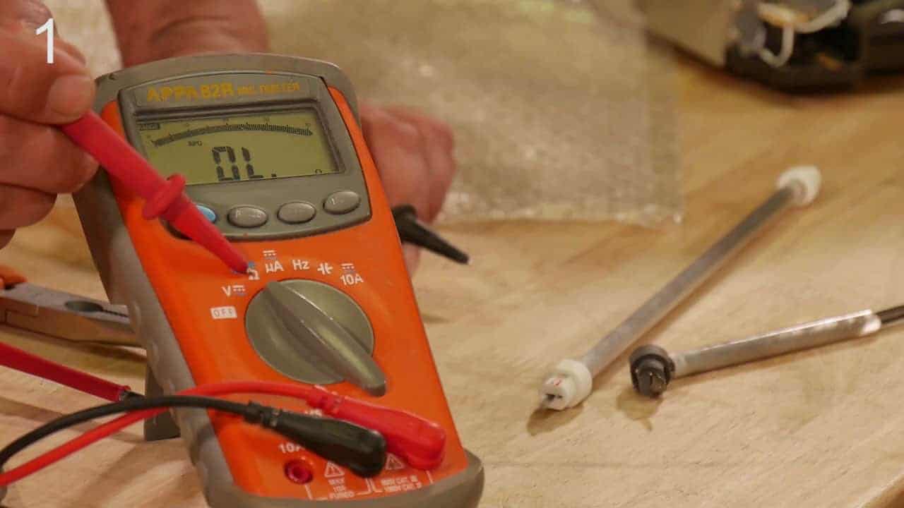 Prendre le multimètre pour tester la nouvelle résistance