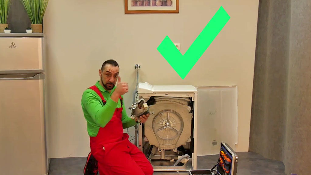 Vous pouvez désormais enlever le moteur pour le remplacer par une pièce neuve