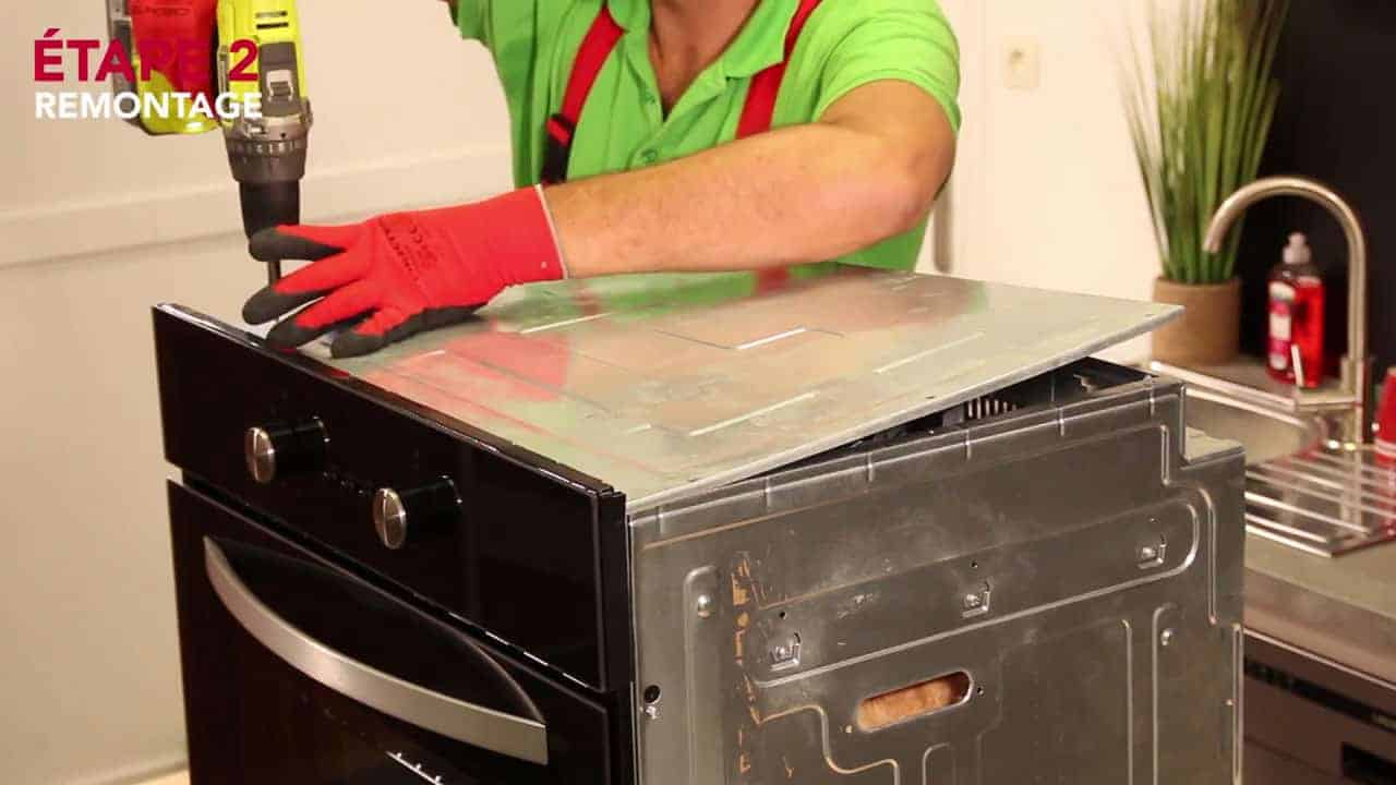 Remettre la partie supérieure du four