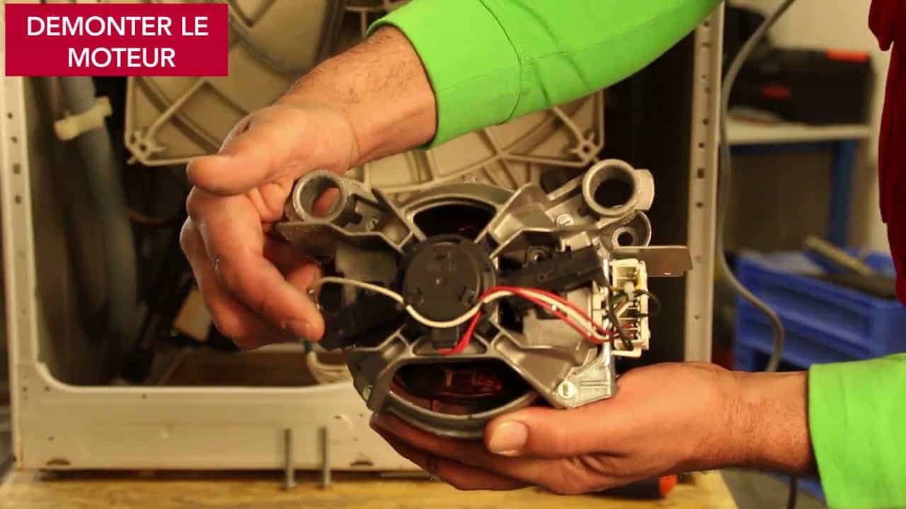 Apercevoir les charbons moteur