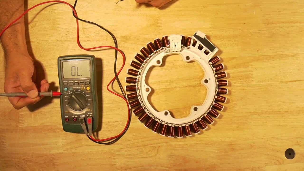 Mettre le multimètre en mode ohmmètre