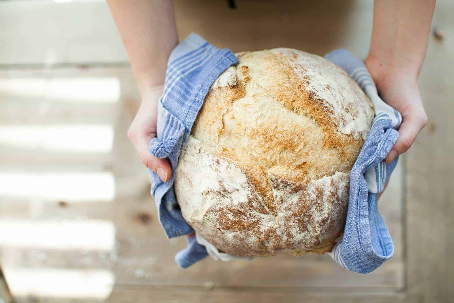 Pain conservé dans un torchon