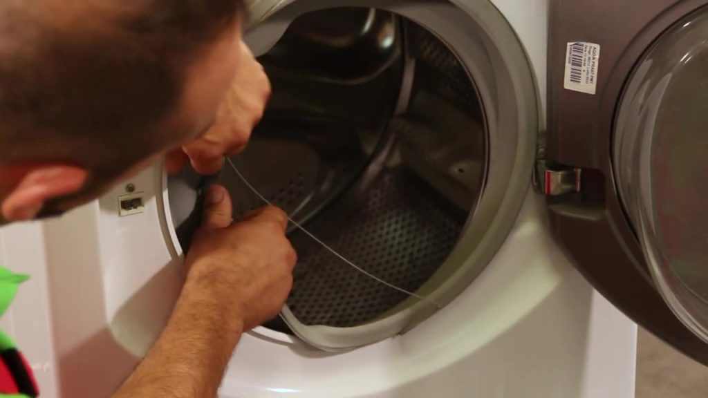 La Porte De Mon Lave Linge Ne Se Ferme Plus Comment changer le verrou de porte sur mon lave-linge Hotpoint Ariston