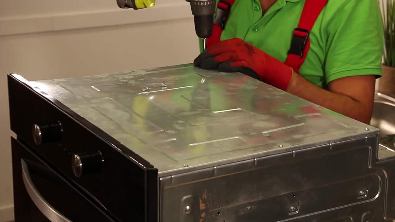 Dévisser le panneau supérieur