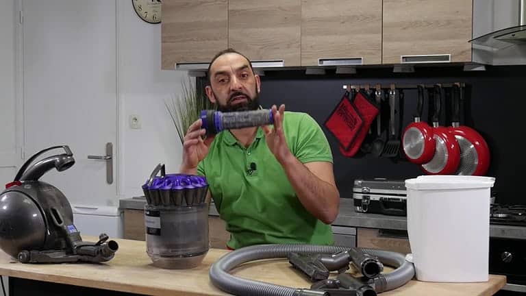 Nettoyez votre filtre Dyson à l'eau ou remplacez-le si nécessaire