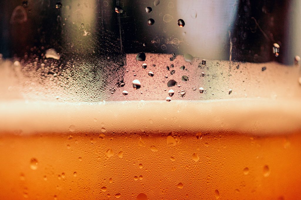 vue en gros plan bière dans un verre
