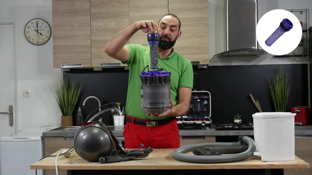 Nettoyer ou remplacer le filtre de l'aspirateur