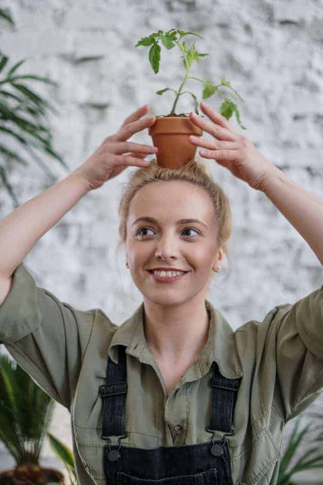 Jardinière heureuse