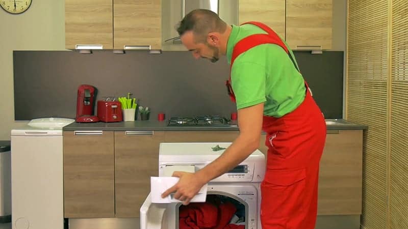 vider le bac à condensats du sèche-linge