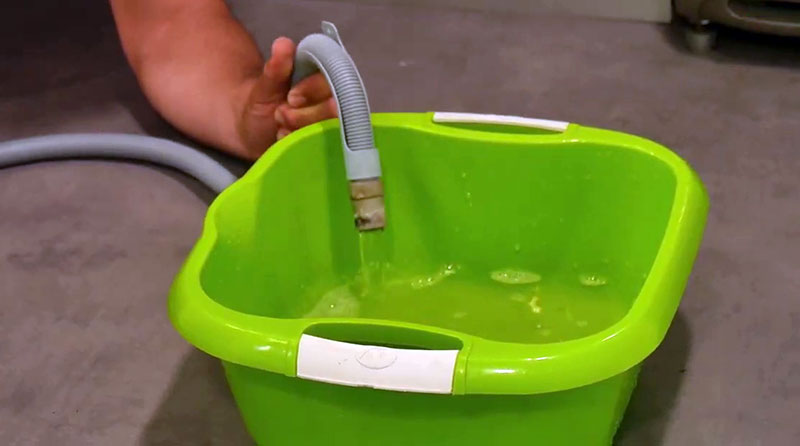 Effectuer une vidange pour vérifier si le lave-linge chauffe l'eau