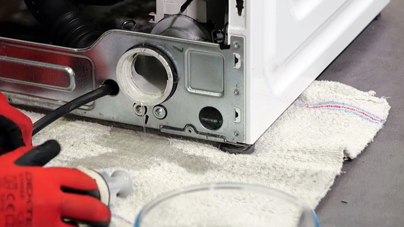 Inspecter le filtre de la pompe de vidange du lave-linge