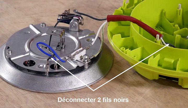 Déconnecter les 2 fils noirs