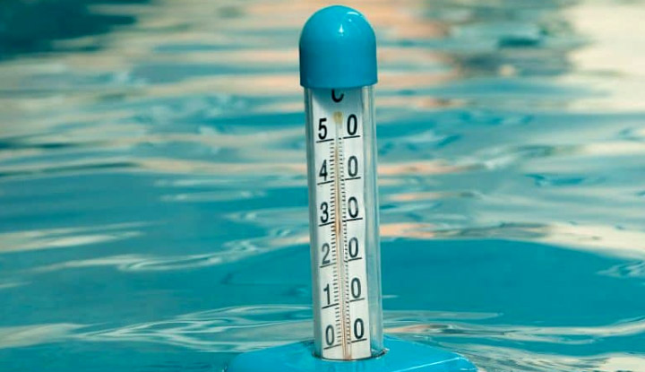Contrôler la température de l'eau de la piscine