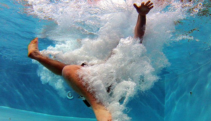 Plongeon dans la piscine