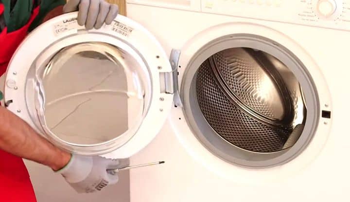 Retirer la porte hublot du lave-linge