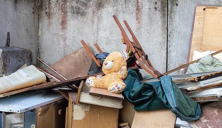 Peluche jetée dans une décharge