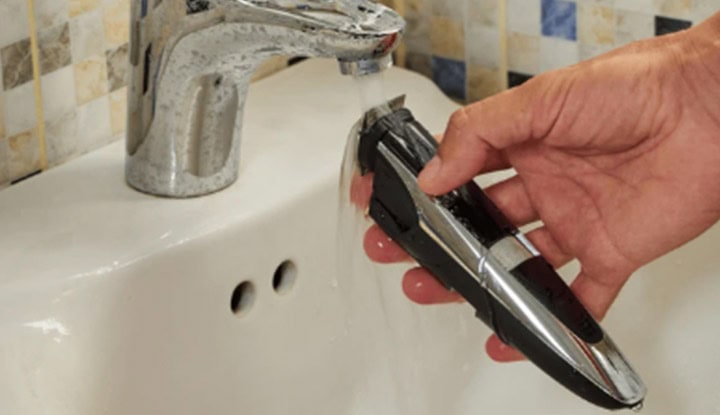 nettoyer-avec-eau-tondeuse-barbe Bien nettoyer à l'eau sa tondeuse à barbe