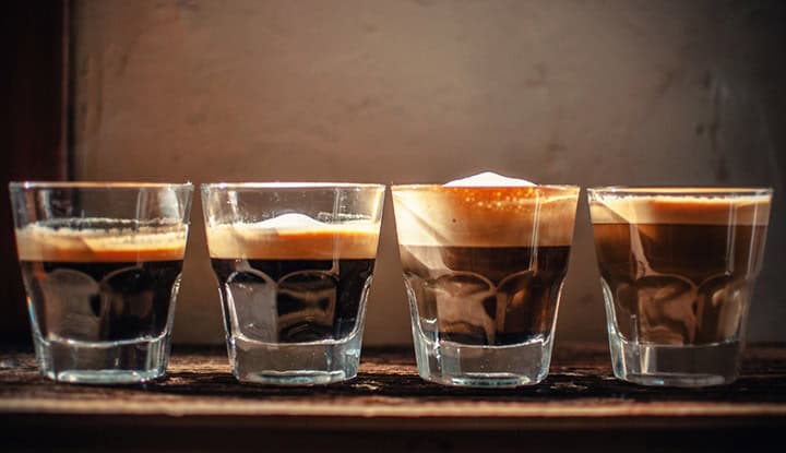 Différentes tailles de tasses decafé