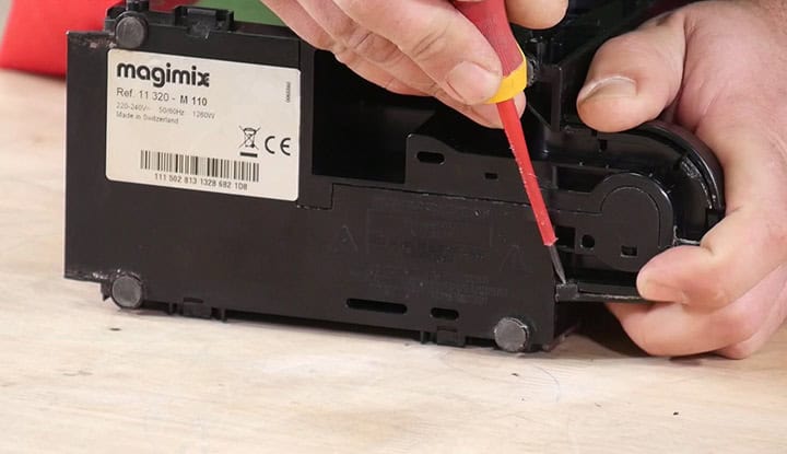 decrocher-support-reservoir-cafetiere-magimix Décrocher le support réservoir
