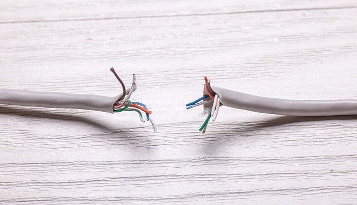 Câble coupé en deux