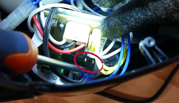 Débrancher les fusibles thermiques sur la carte